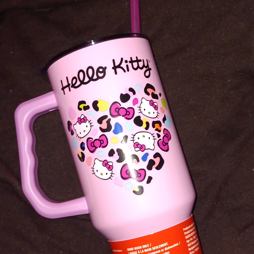 NWT Hello Kitty Heart Shape Print Steel Tumbler 40oz